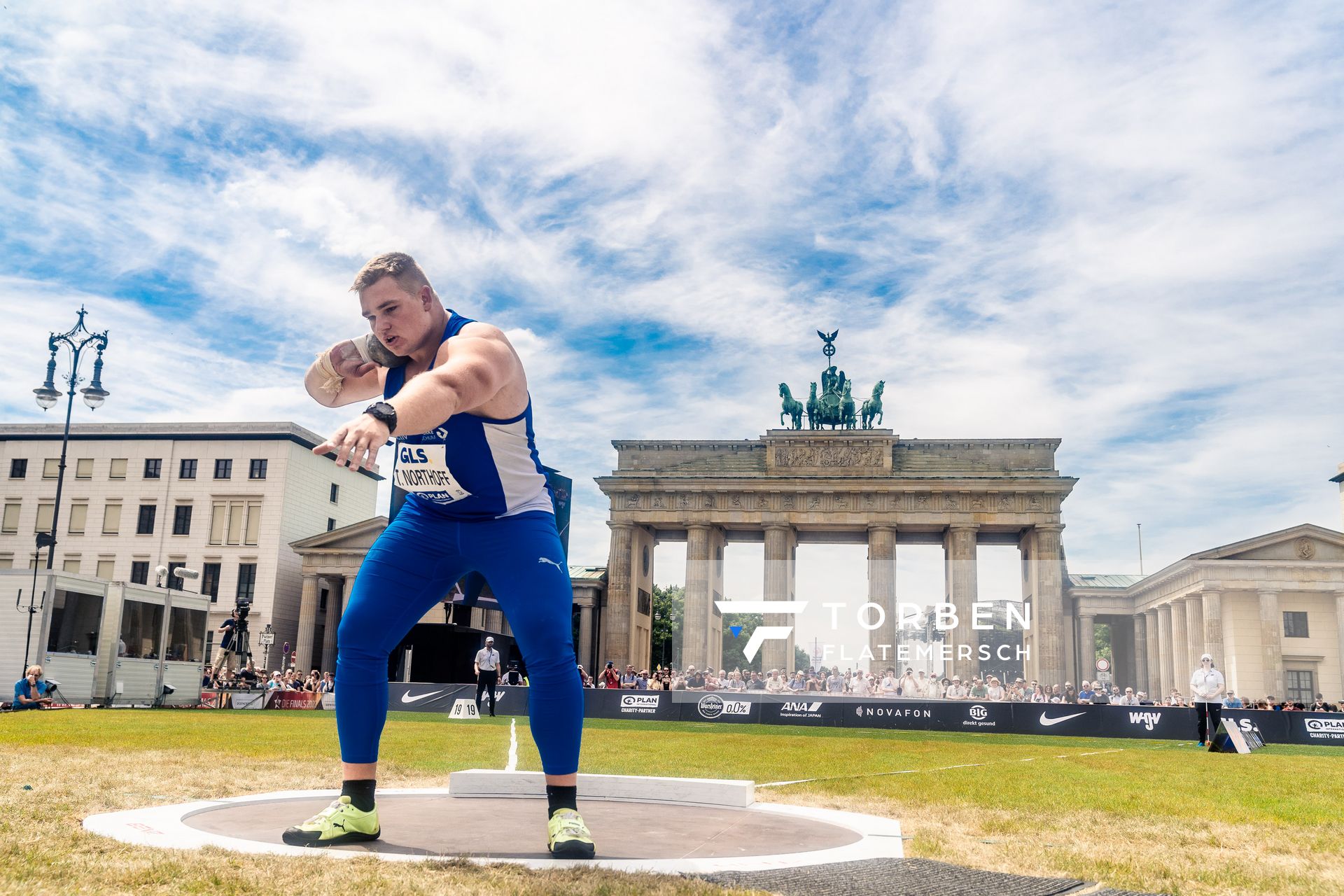 Timo Northoff (TV Wattenscheid 01) beim Kugelstossen waehrend der deutschen Leichtathletik-Meisterschaften auf dem Pariser Platz am 24.06.2022 in Berlin